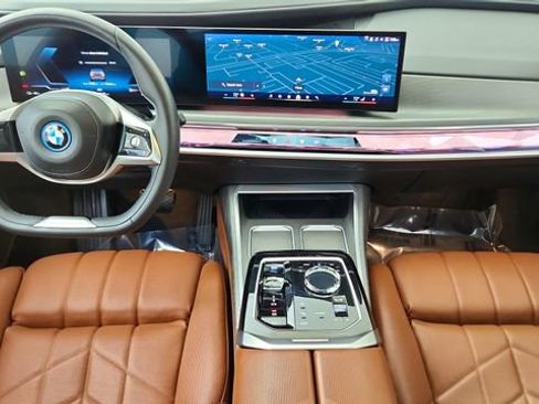 Used 2023 BMW i7 xDrive60 image 36