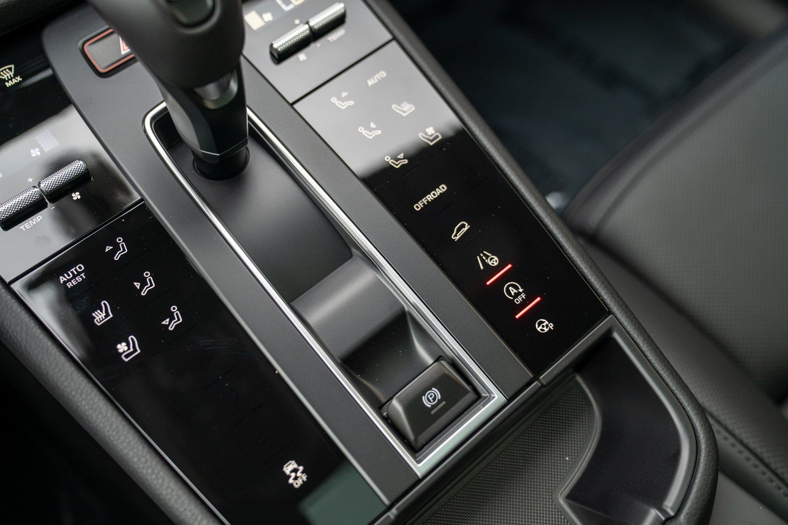 Certified 2026 Porsche Macan AWD/4WD image 19
