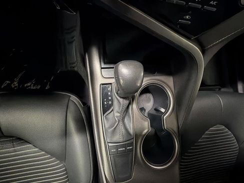 Used 2024 Toyota Camry SE w/ Convenience Package image 17