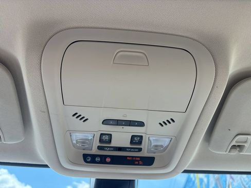 Used 2021 GMC Acadia Denali w/ Denali Technology Package FWD image 21