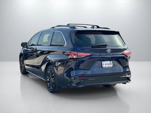 Certified 2022 Toyota Sienna XSE image 7