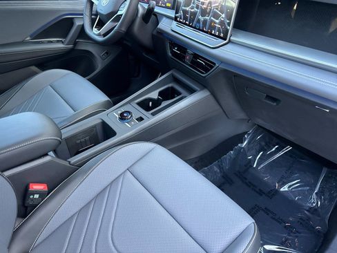 New 2026 Volkswagen Tiguan SE R-Line AWD/4WD image 14