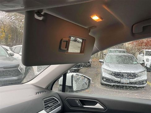 Used 2022 Volkswagen Taos SE image 28