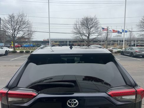 Used 2020 Toyota RAV4 XLE w/ All Weather Liner Package image 7