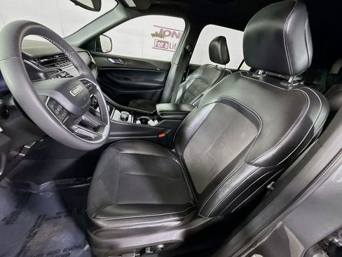 Used 2023 Jeep Grand Cherokee L Laredo AWD/4WD image 27