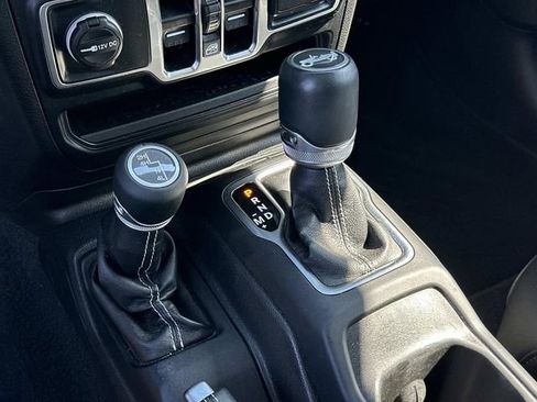 Used 2018 Jeep Wrangler Unlimited Sahara AWD/4WD image 26