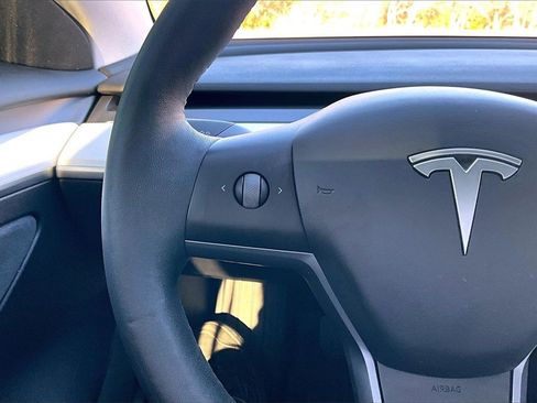 Used 2021 Tesla Model 3 Long Range image 17