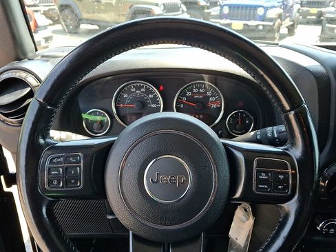 Used 2018 Jeep Wrangler Unlimited Rubicon AWD/4WD image 17