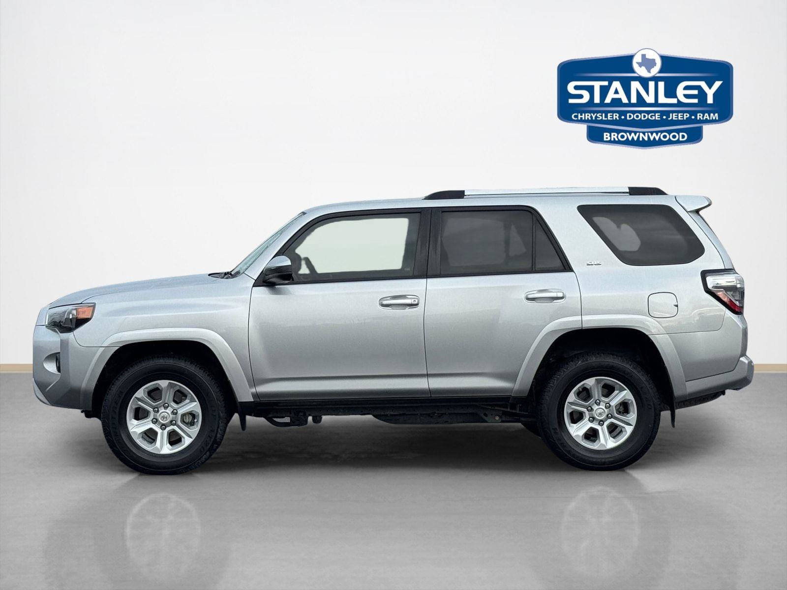 Used 2021 Toyota 4Runner SR5 AWD/4WD image 4