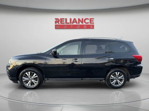 Used 2018 Nissan Pathfinder SV image 3
