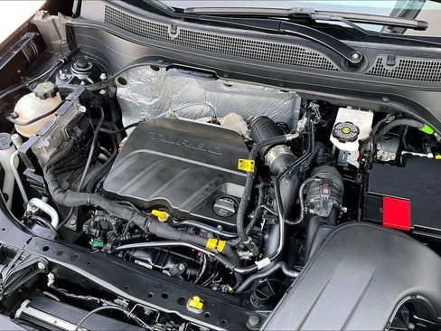 Used 2025 Chevrolet Trax LT FWD image 31