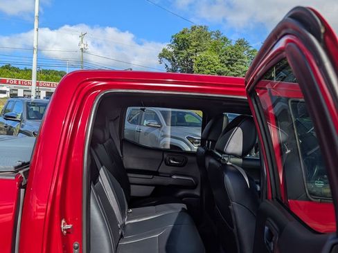 Used 2019 Toyota Tacoma Limited AWD/4WD image 17