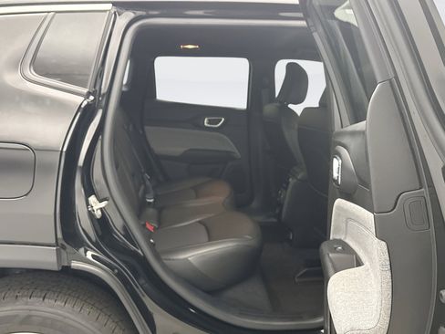 Used 2024 Jeep Compass Latitude image 17