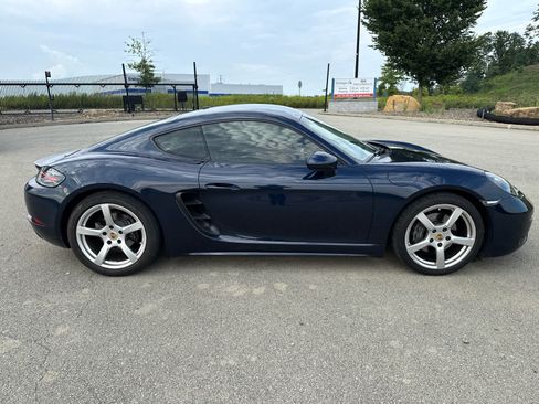 Used 2018 Porsche 718 Cayman RWD image 3