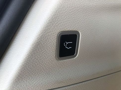 Used 2023 Chrysler Pacifica Limited FWD image 18