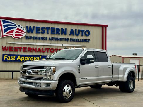 Used 2019 Ford F350 Lariat w/ Lariat Ultimate Package AWD/4WD image 1
