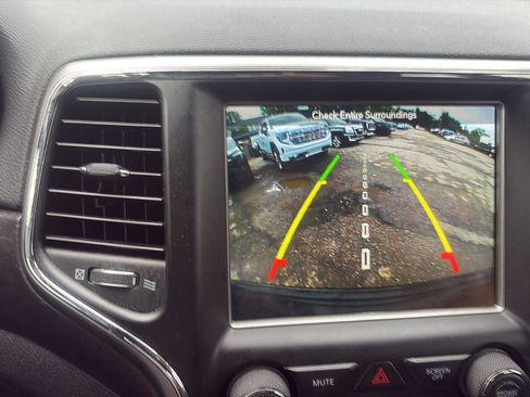 Used 2018 Jeep Grand Cherokee Altitude AWD/4WD image 30