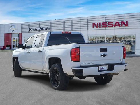 Used 2018 Chevrolet Silverado 1500 Custom w/ Custom Value Package image 8