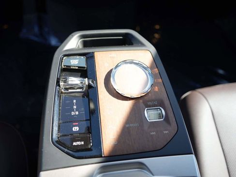 Used 2023 BMW iX xDrive50 w/ Premium Package image 19