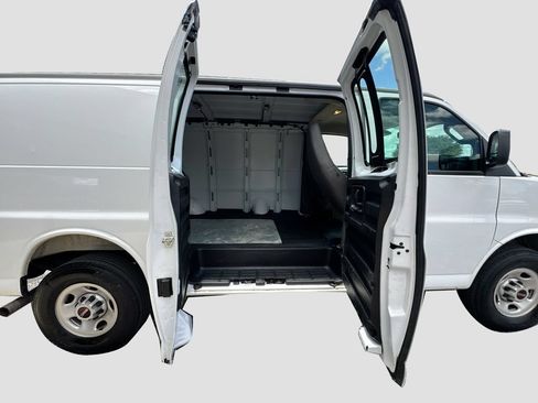 Used 2025 GMC Savana 2500 w/ Driver Convenience Package RWD image 23