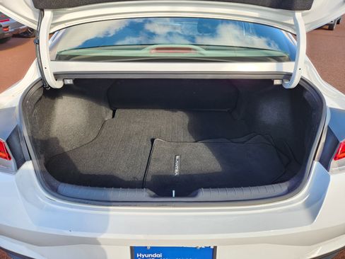 Certified 2023 Hyundai Elantra Blue image 9