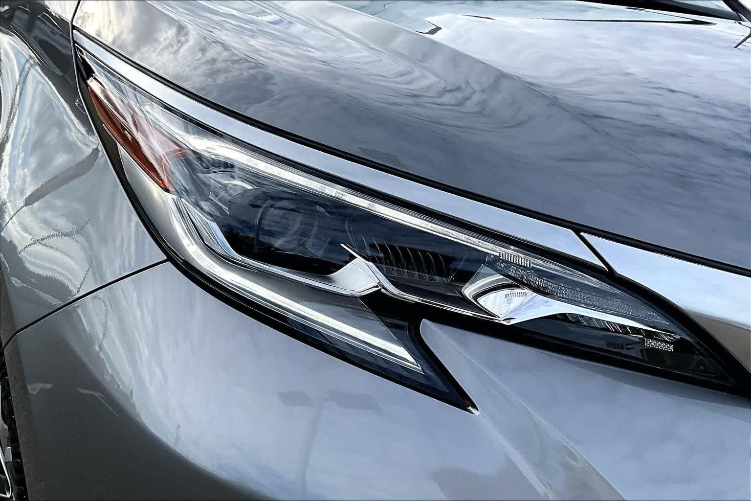 Used 2026 Toyota Sienna Platinum AWD/4WD image 27