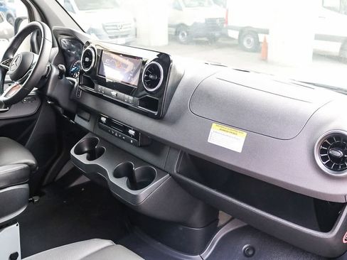 New 2024 Mercedes-Benz eSprinter 170 Cargo image 13