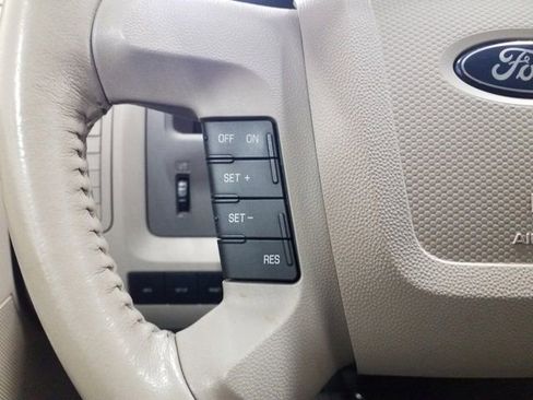 Used 2011 Ford Escape XLT AWD/4WD image 4