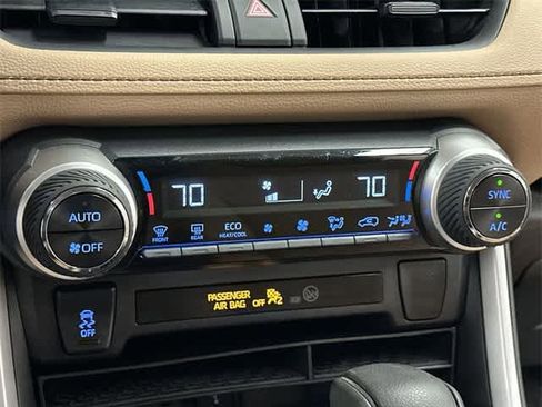 Used 2021 Toyota RAV4 LE image 12