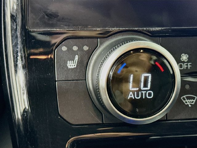 Used 2023 Toyota Highlander XLE FWD image 19