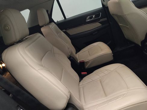 Used 2019 Ford Explorer Platinum AWD/4WD image 18