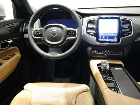 Used 2024 Volvo XC90 B6 Ultimate w/ Protection Package Premier AWD/4WD image 14