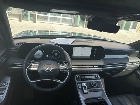 Used 2024 Hyundai Palisade Calligraphy image 12