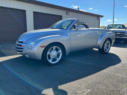 Used 2004 Chevrolet SSR w/ Preferred Equipment Group image 28