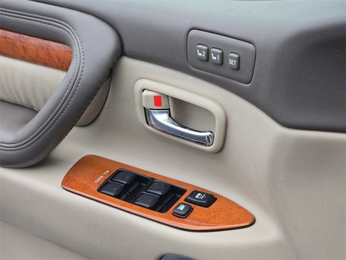 Used 2006 Lexus LX 470 4WD image 32