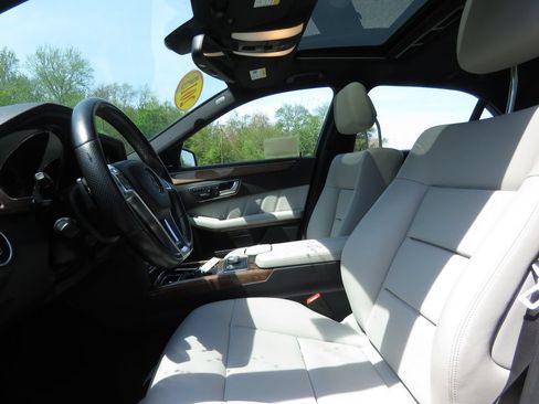 Used 2013 Mercedes-Benz E 350 4MATIC Sedan image 10