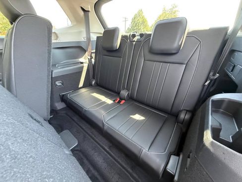 Used 2022 Volkswagen Tiguan SE FWD image 12