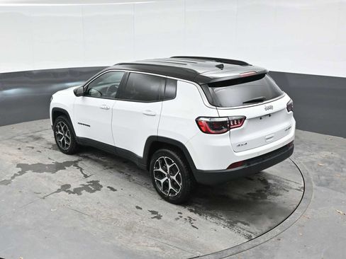 Used 2025 Jeep Compass Limited AWD/4WD image 12