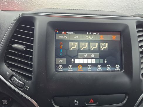 Used 2020 Jeep Cherokee Latitude Plus w/ Cold Weather Group image 26