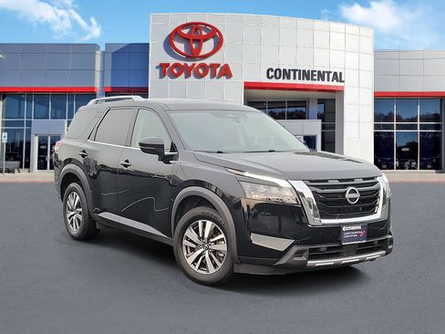 Used 2025 Nissan Pathfinder SL AWD/4WD image 2