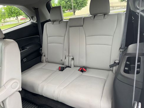 Used 2019 Honda Pilot Touring image 15