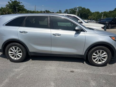 Used 2019 Kia Sorento L FWD image 4