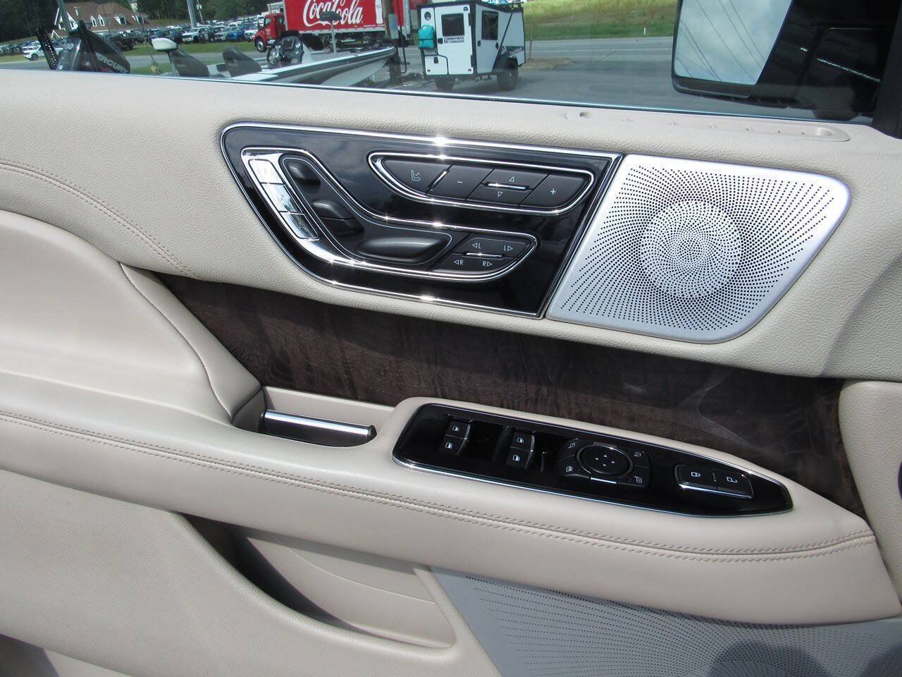 Used 2019 Lincoln Navigator Reserve w/ Cargo Package AWD/4WD image 23