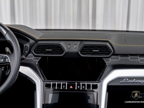Used 2022 Lamborghini Urus image 36
