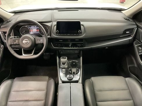 Used 2024 Nissan Rogue SV w/ SV Premium Package image 17