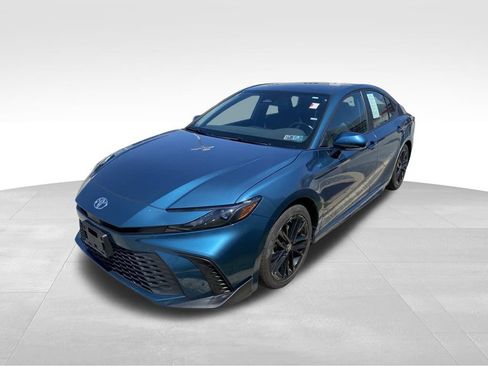 Used 2025 Toyota Camry SE FWD image 4