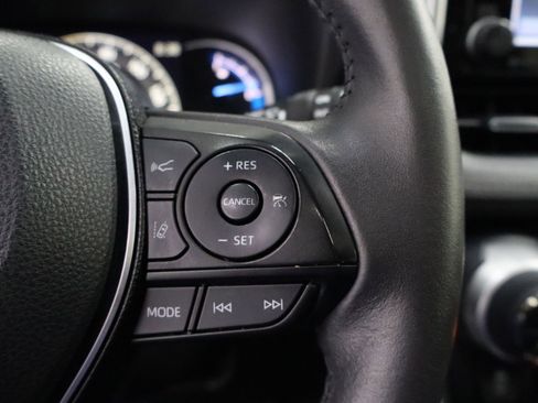 Used 2020 Toyota RAV4 Limited image 17