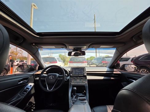 Used 2021 Toyota Avalon XLE w/ Moonroof Package FWD image 19