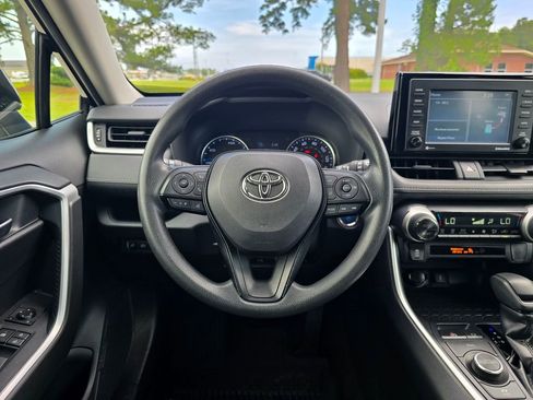 Used 2020 Toyota RAV4 XLE AWD/4WD image 13