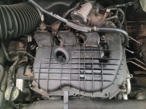 Used 2019 Dodge Grand Caravan SE w/ UConnect Hands-Free Group image 30